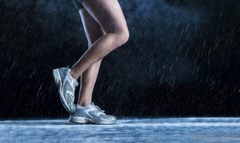 jogging-feet-in-the-rain
