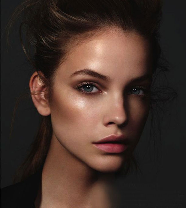Make-up-viso-sofisticato-e-minimalista-estate-2015-lo-strobing