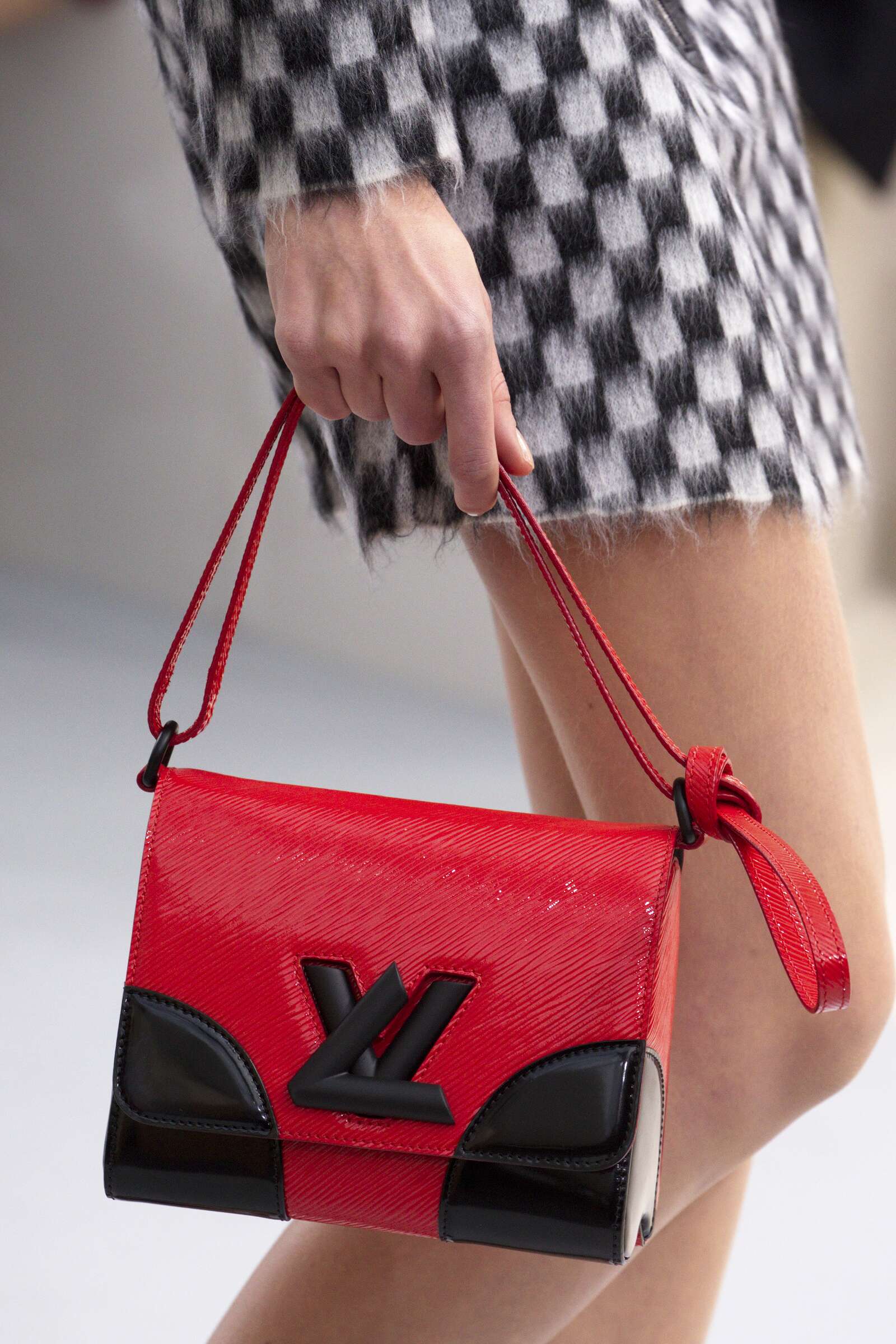 Catwalk-Louis-Vuitton-Bag-Details-Womenswear-Collection-Winter-2015
