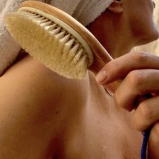 Il DRY BRUSHING: massaggio a secco del corpo